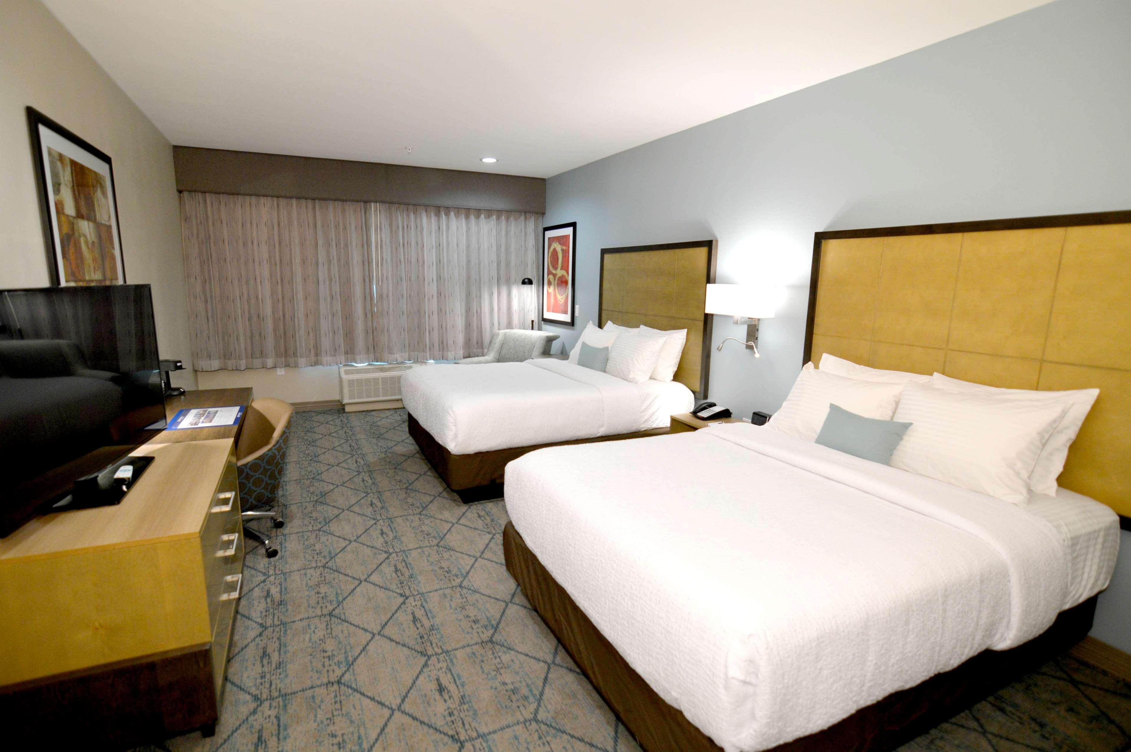 Best Western Plus Pleasanton Hotel Exterior photo