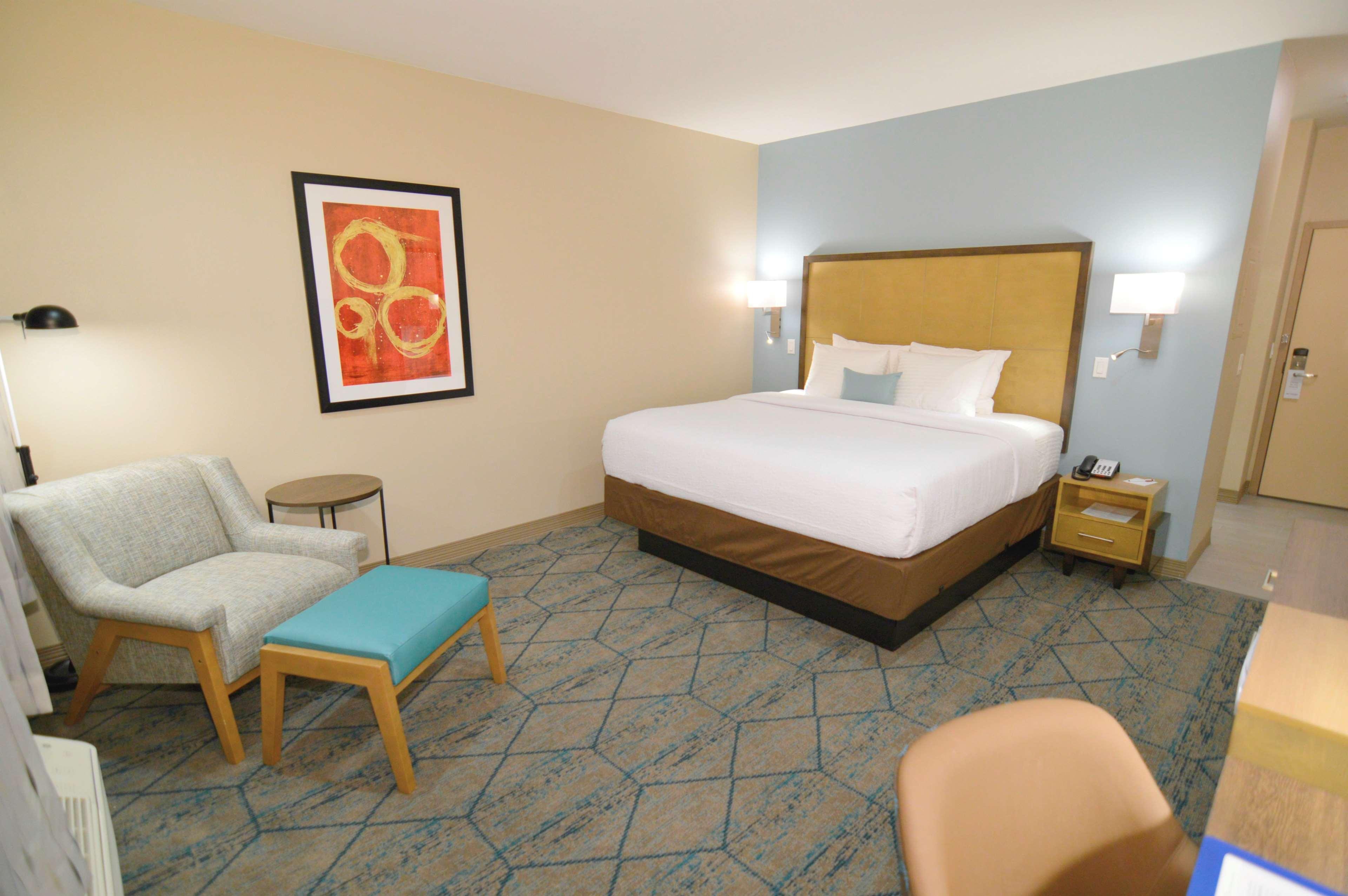 Best Western Plus Pleasanton Hotel Exterior photo