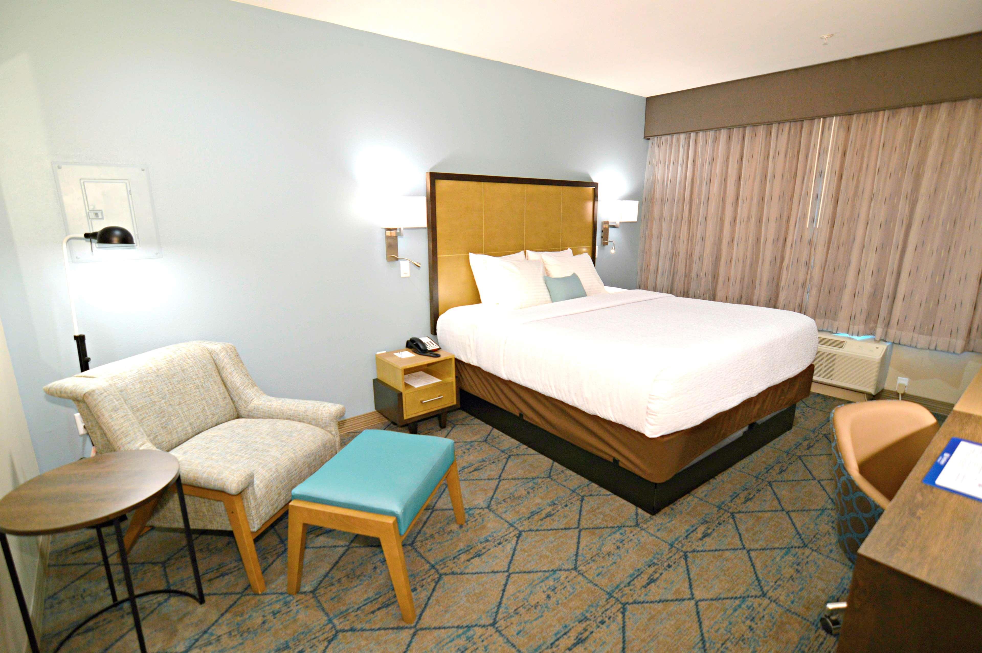 Best Western Plus Pleasanton Hotel Exterior photo