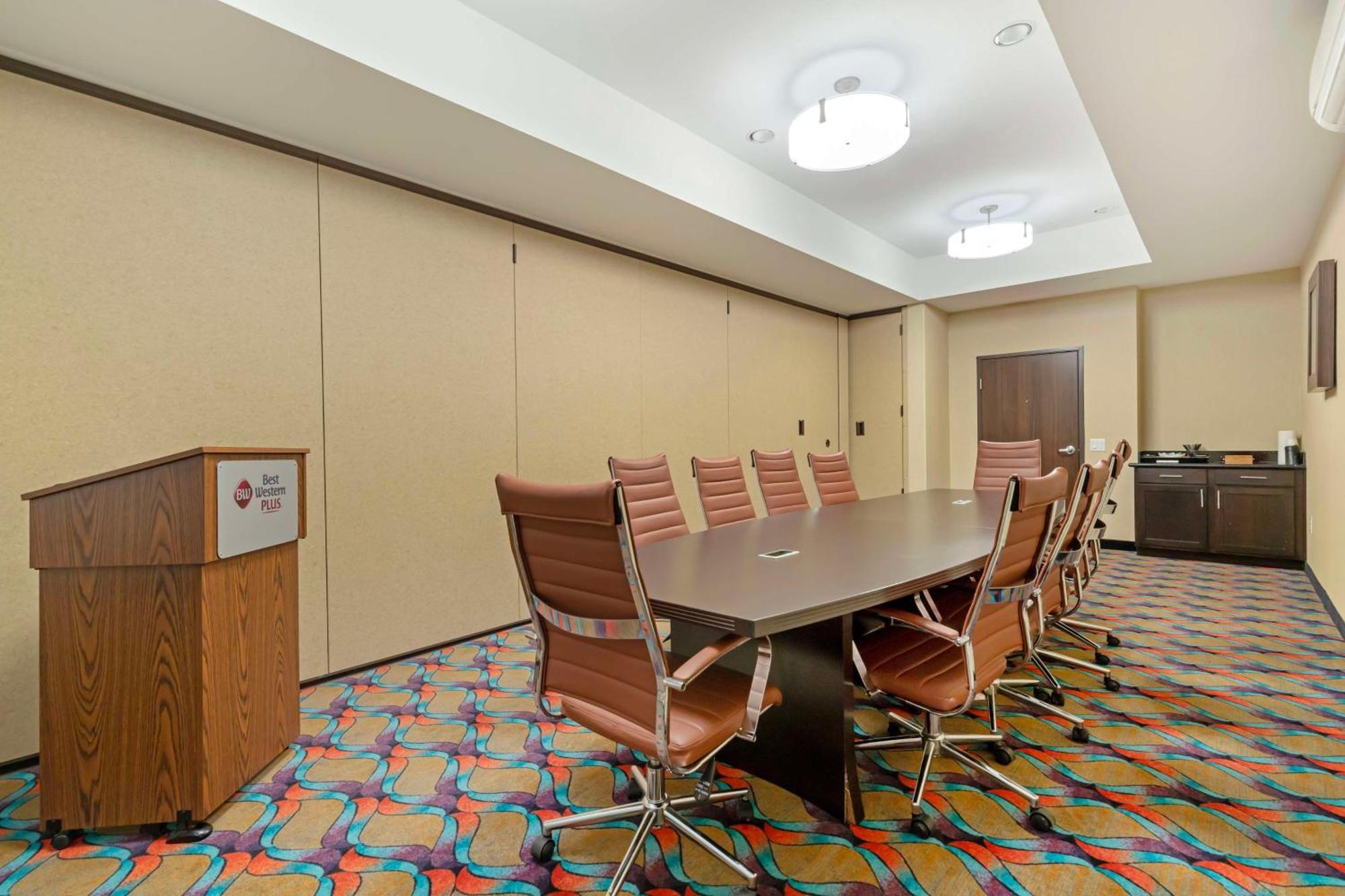 Best Western Plus Pleasanton Hotel Exterior photo