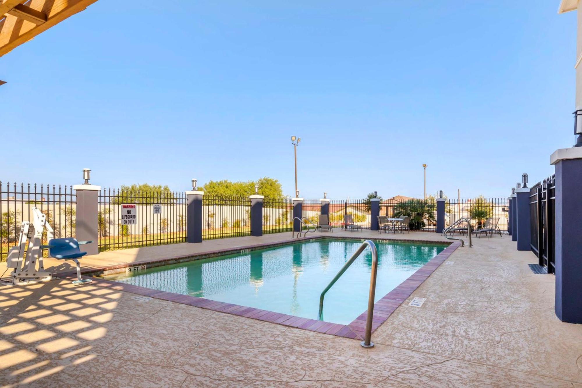 Best Western Plus Pleasanton Hotel Exterior photo